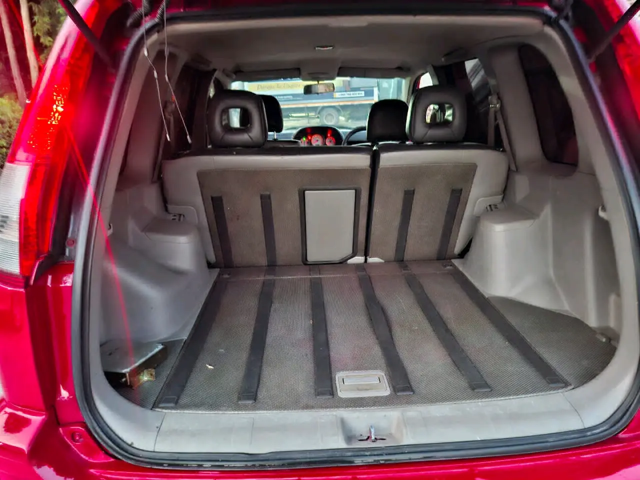 Nissan X-Trail SUV thumbnail 3