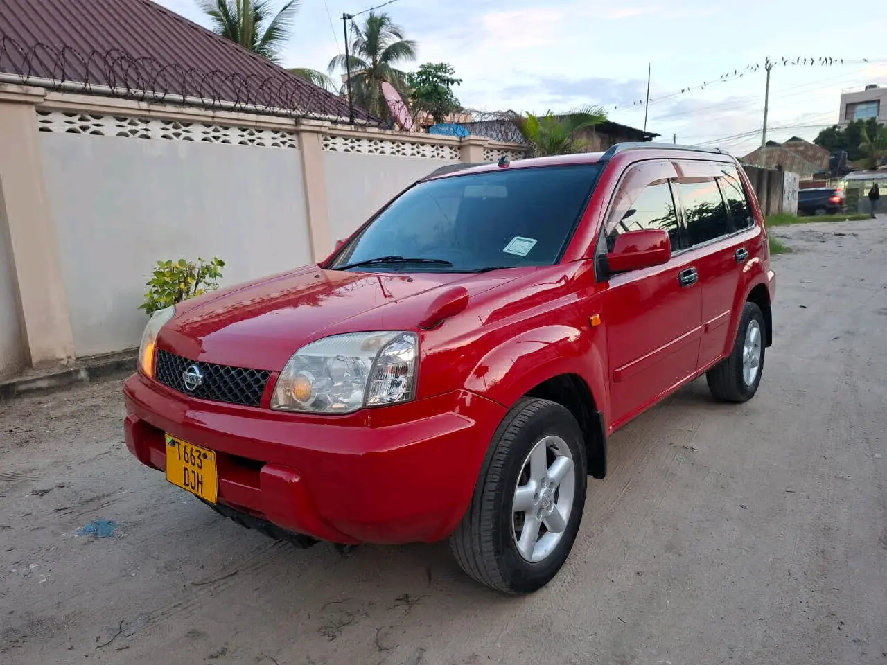 Nissan X-Trail SUV thumbnail 5