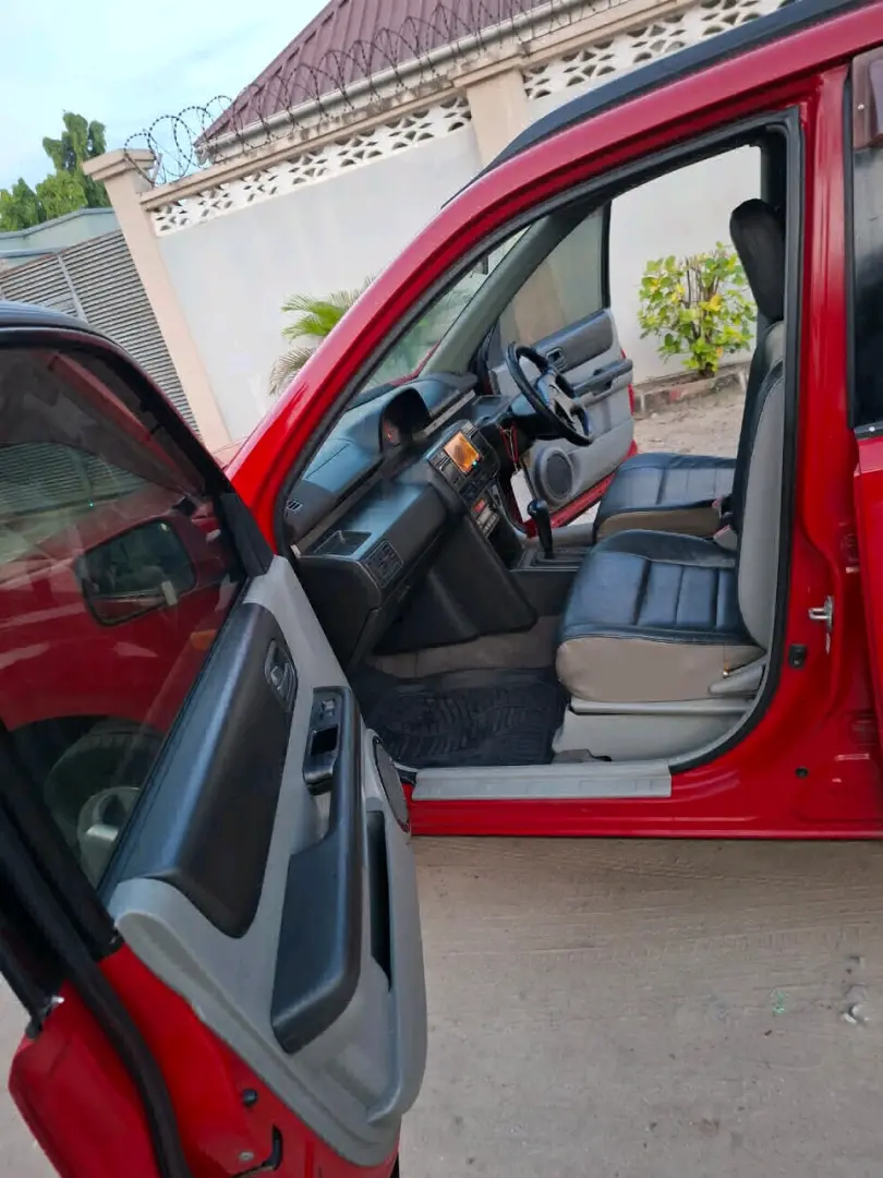 Nissan X-Trail SUV thumbnail 6