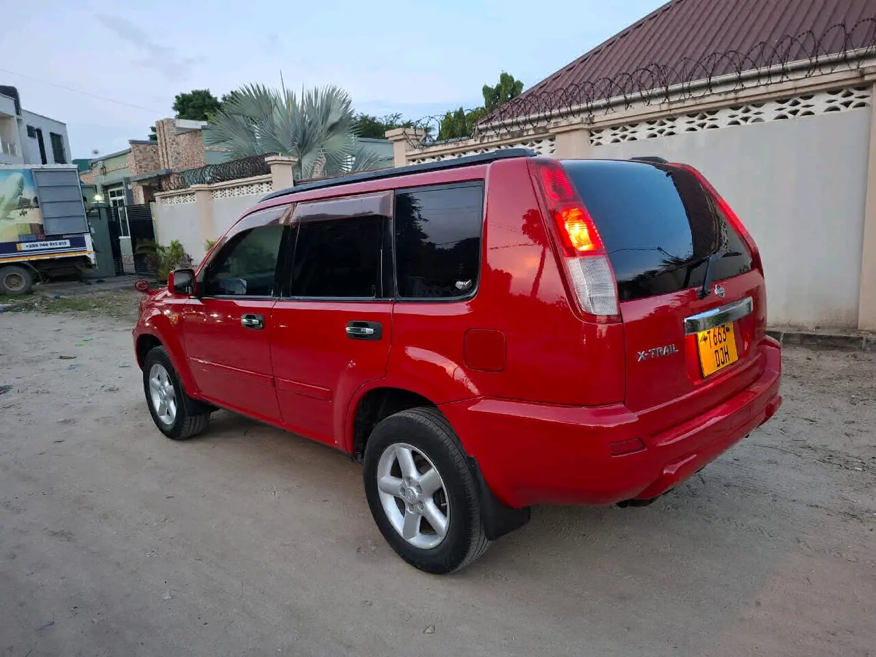 Nissan X-Trail SUV thumbnail 7