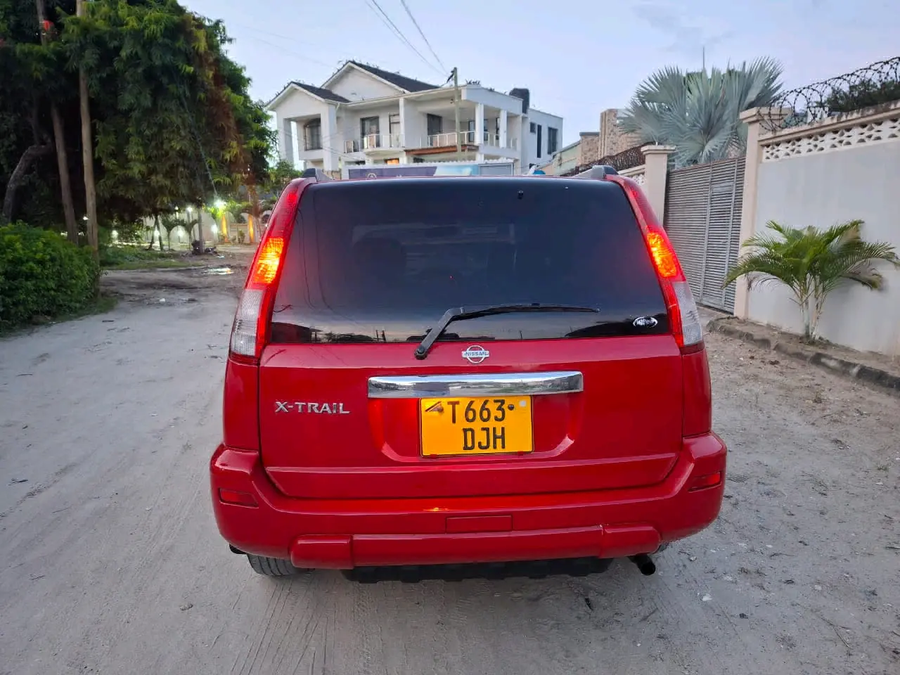 Nissan X-Trail SUV thumbnail 8