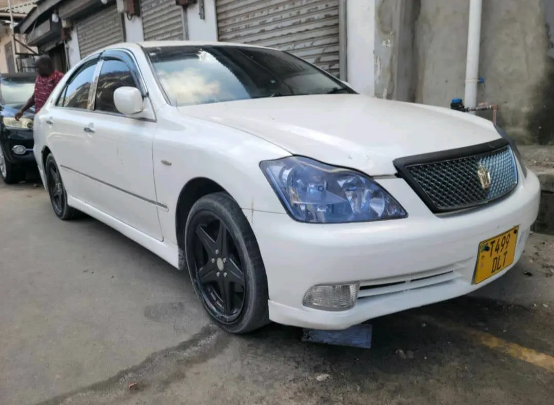 Toyota Crown Athlete Nyeupe Inauzwa thumbnail 8