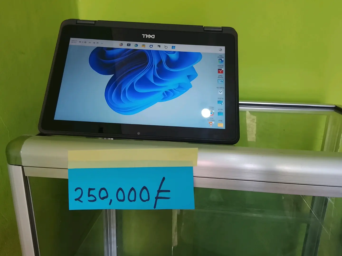 Dell Latitude 3189 Touchscreen Laptop