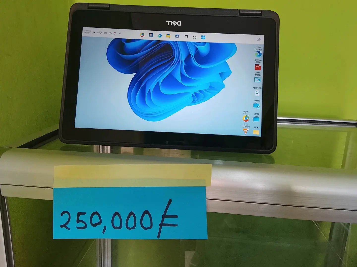 Dell Latitude 3189 Touchscreen Laptop thumbnail 3