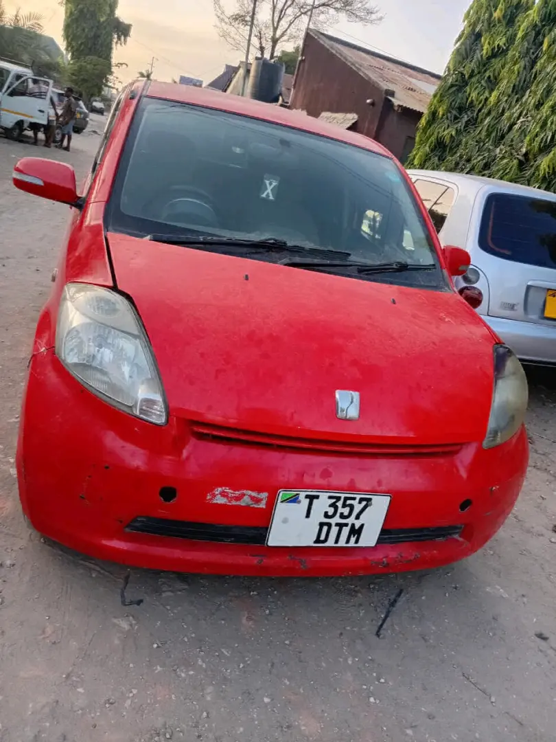 Red Toyota Passo for Sale thumbnail 2