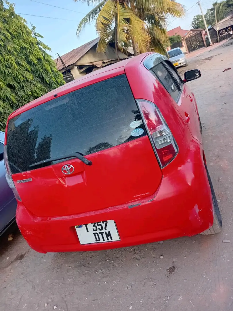 Red Toyota Passo for Sale thumbnail 3