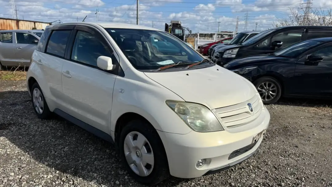 Toyota Ist 2004 thumbnail 2