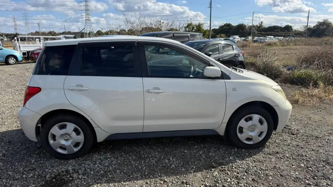 Toyota Ist 2004 thumbnail 4