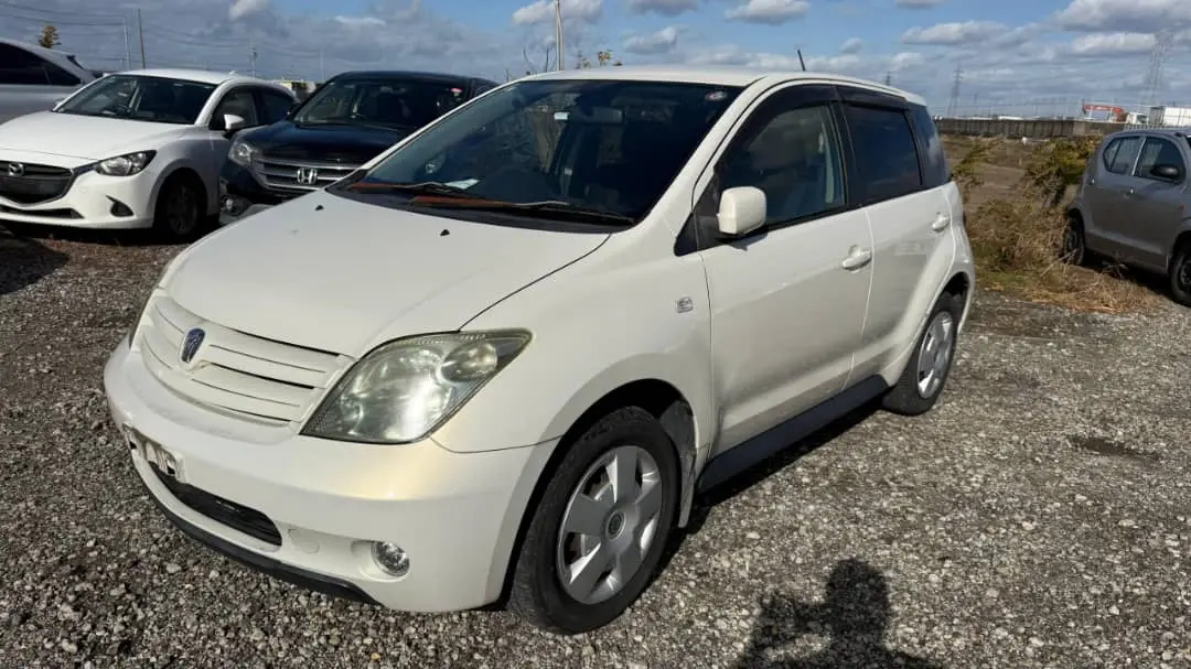 Toyota Ist 2004 thumbnail 5