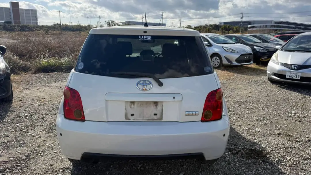 Toyota Ist 2004 thumbnail 6
