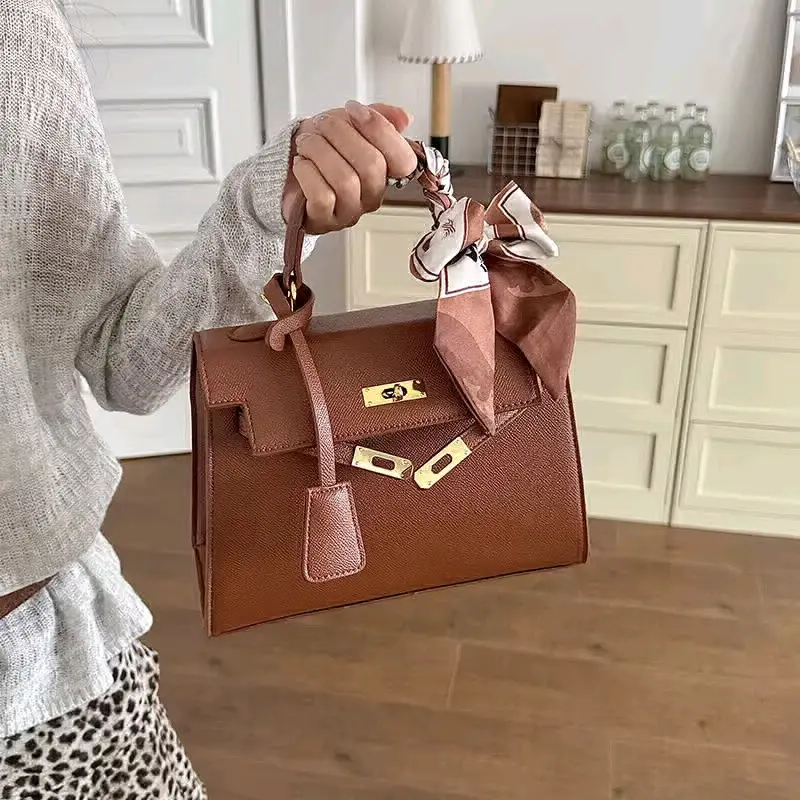 Pochi Kali and Quality Handbags thumbnail 2