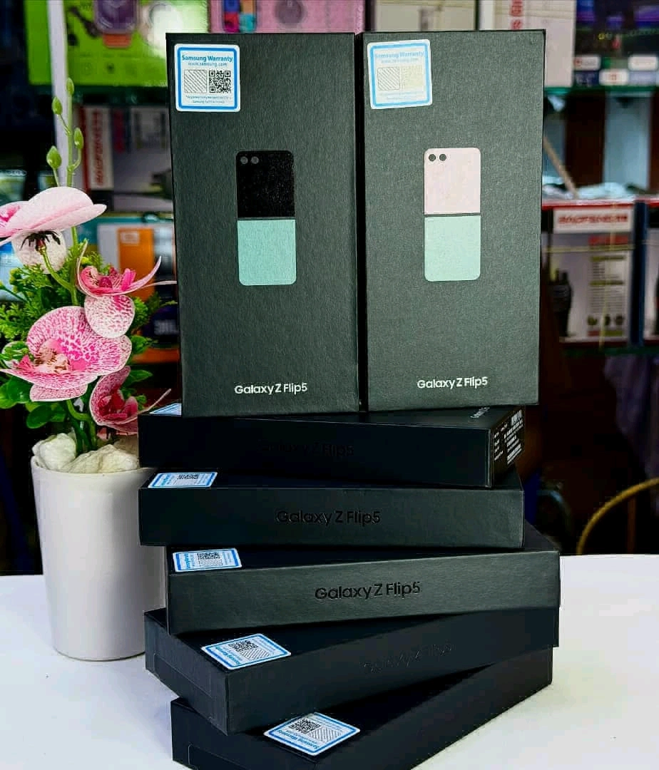 Samsung Galaxy Z Flip 5 (12GB RAM, 512GB Storage)