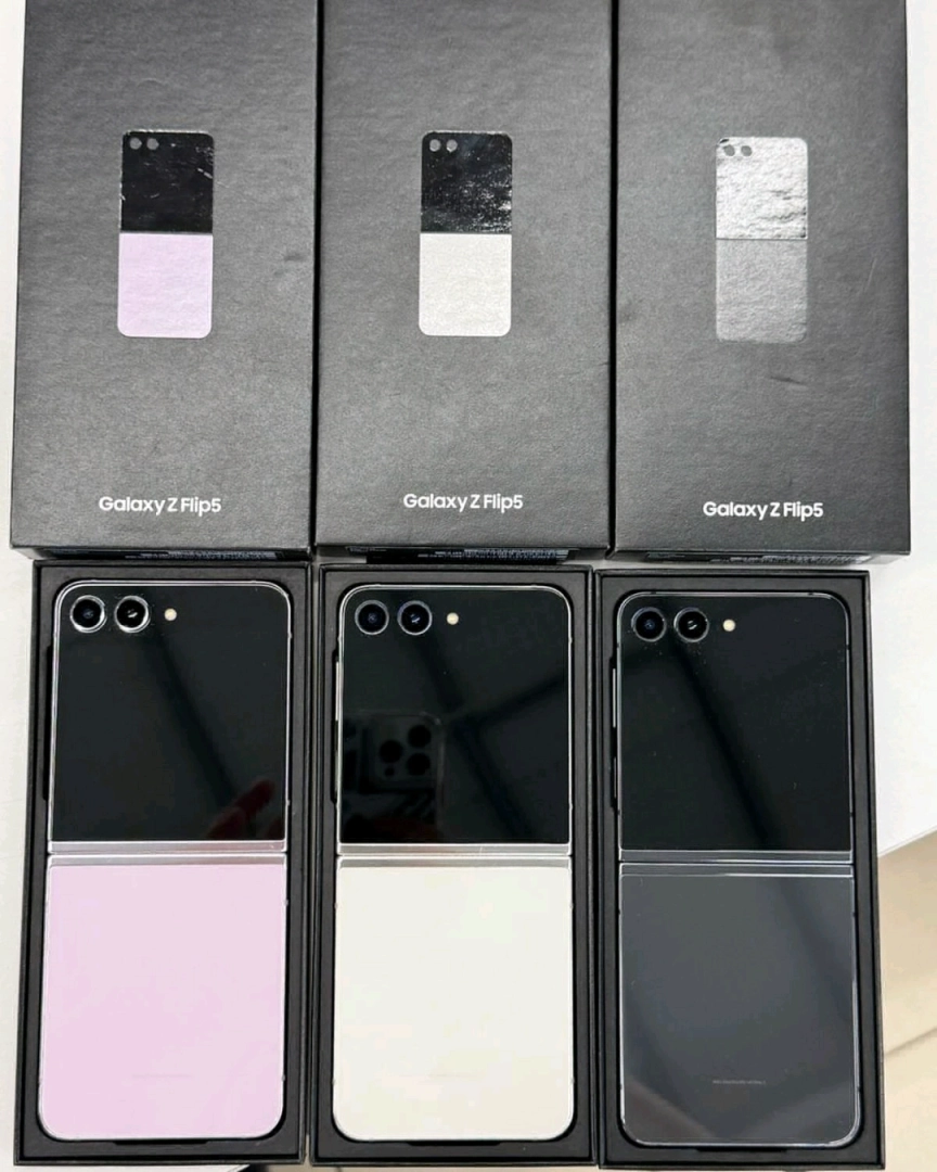 Samsung Galaxy Z Flip 5 (12GB RAM, 512GB Storage) thumbnail 2