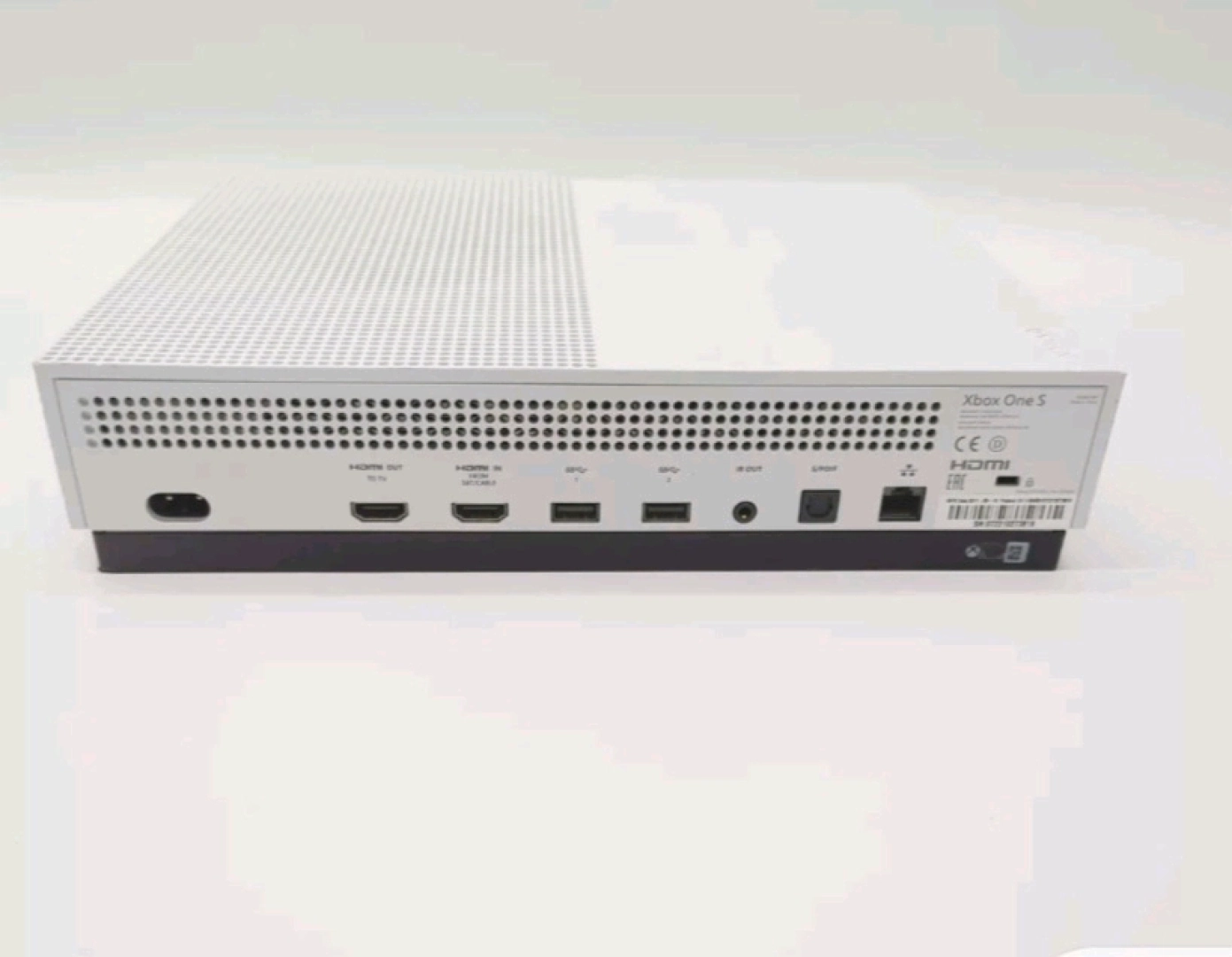 Xbox One S 500 GB Console with Controller thumbnail 2