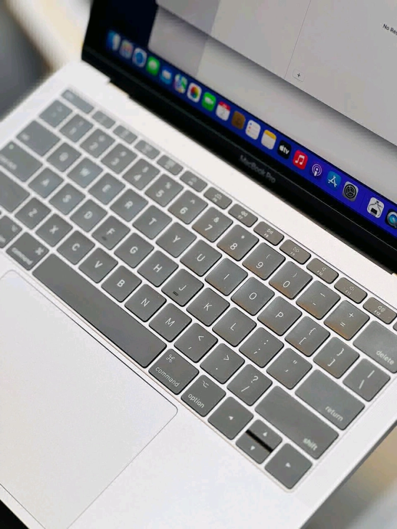 MacBook Pro 2017 Core i5 13 Inches 512GB SSD thumbnail 2