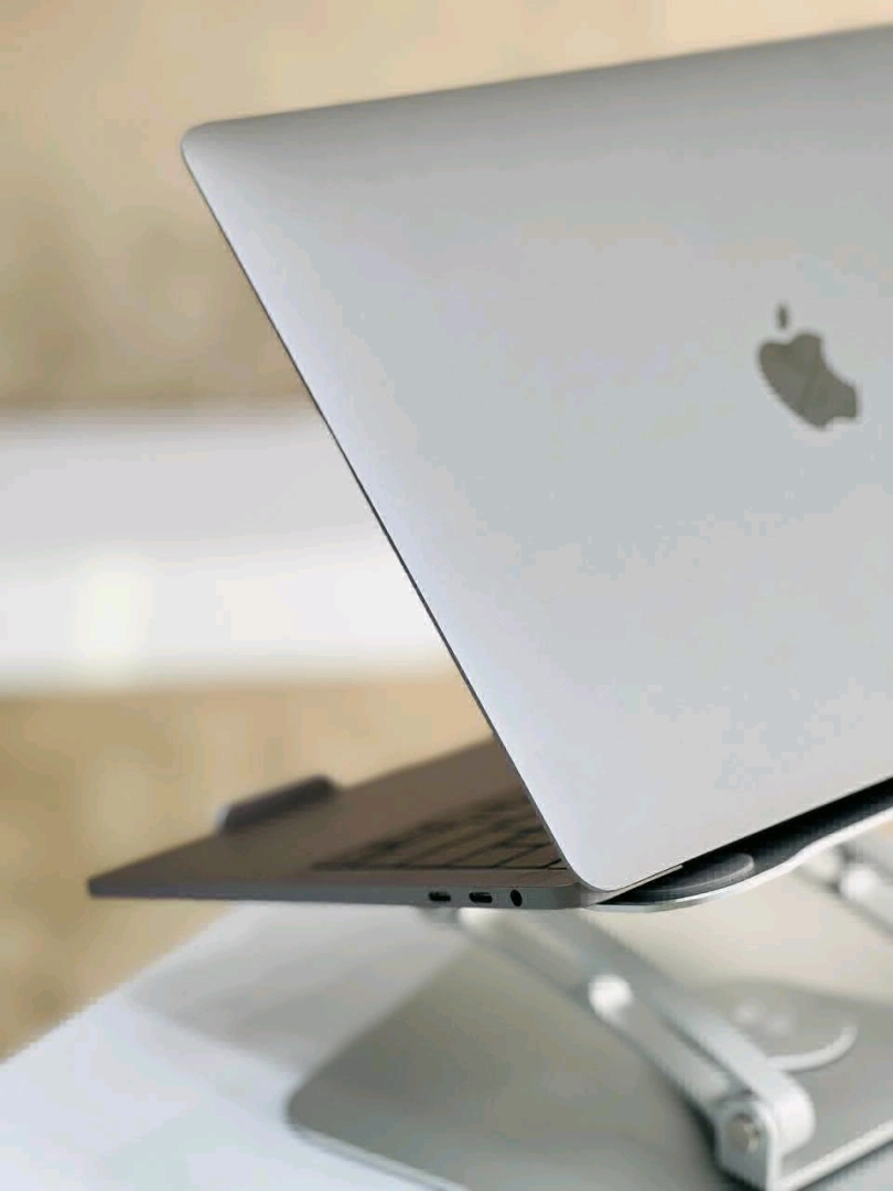 MacBook Pro 2017 Core i5 13 Inches 512GB SSD thumbnail 3