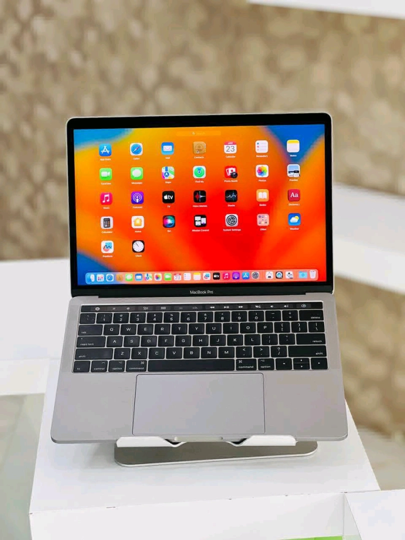 MacBook Pro 2017 Core i5 13 Inches 512GB SSD thumbnail 4