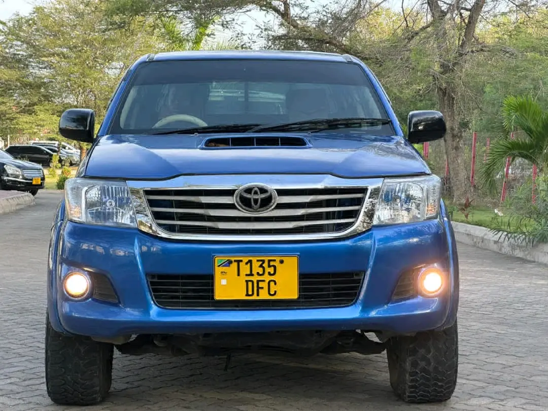 Toyota Hilux Double Cabin 2013 Blue