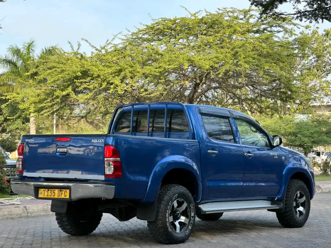 Toyota Hilux Double Cabin 2013 Blue thumbnail 4