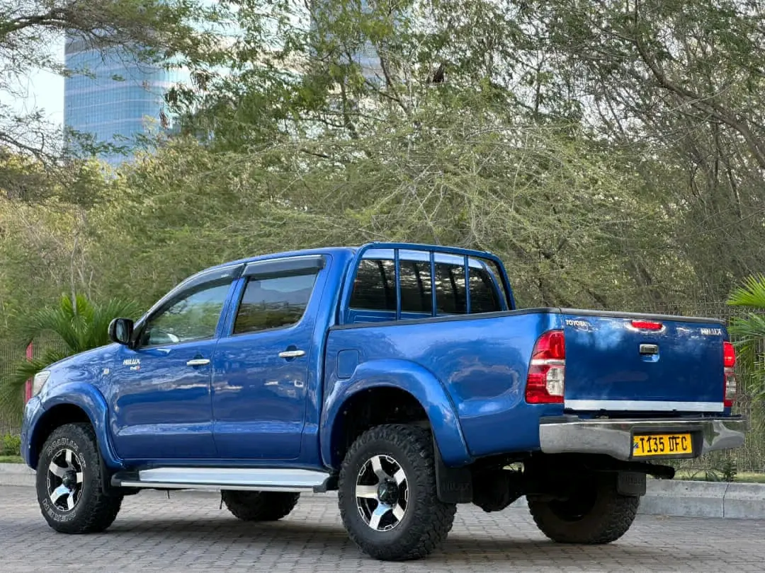 Toyota Hilux Double Cabin 2013 Blue thumbnail 5