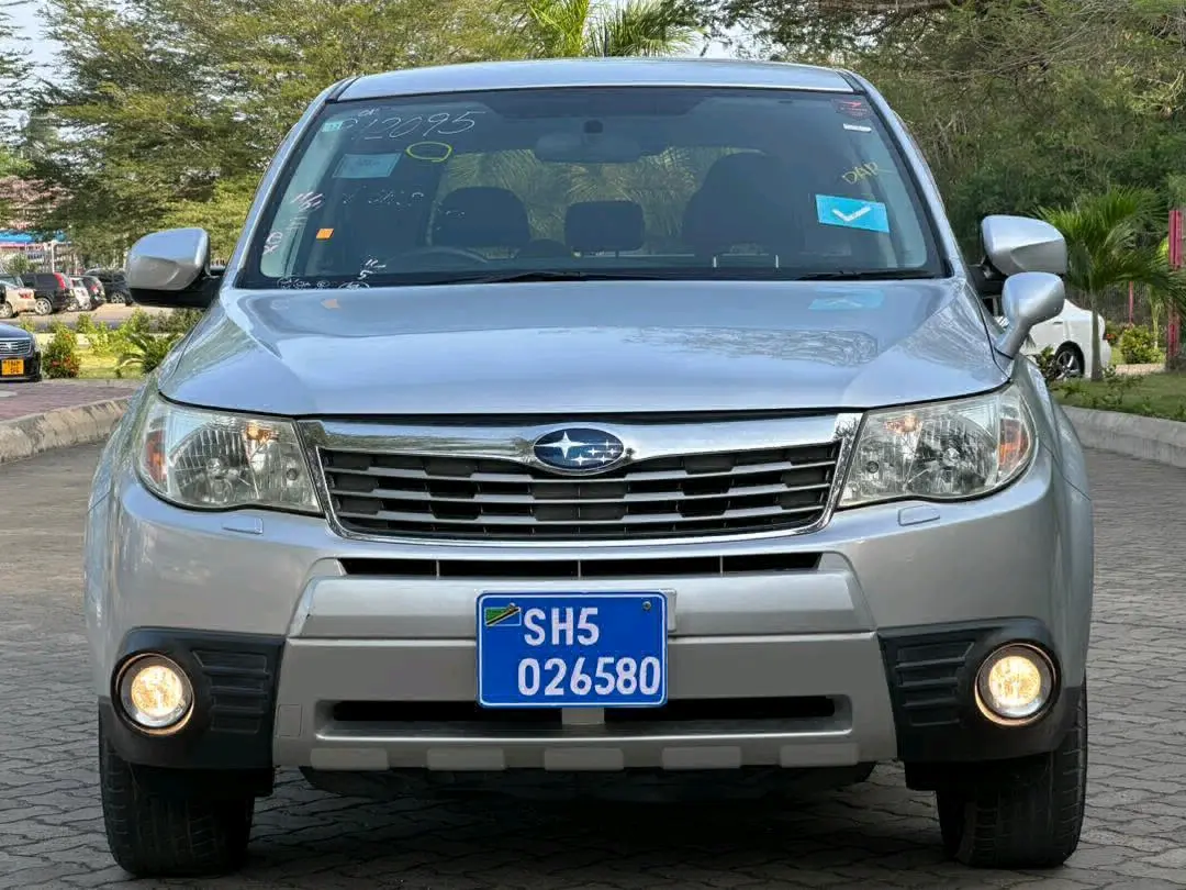 Subaru Forester 2010 Silver kwa Mauzo DSM