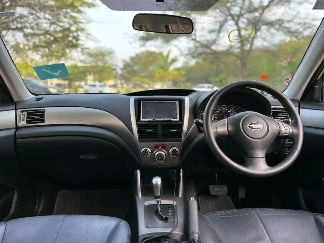 Subaru Forester 2010 Silver kwa Mauzo DSM thumbnail 3