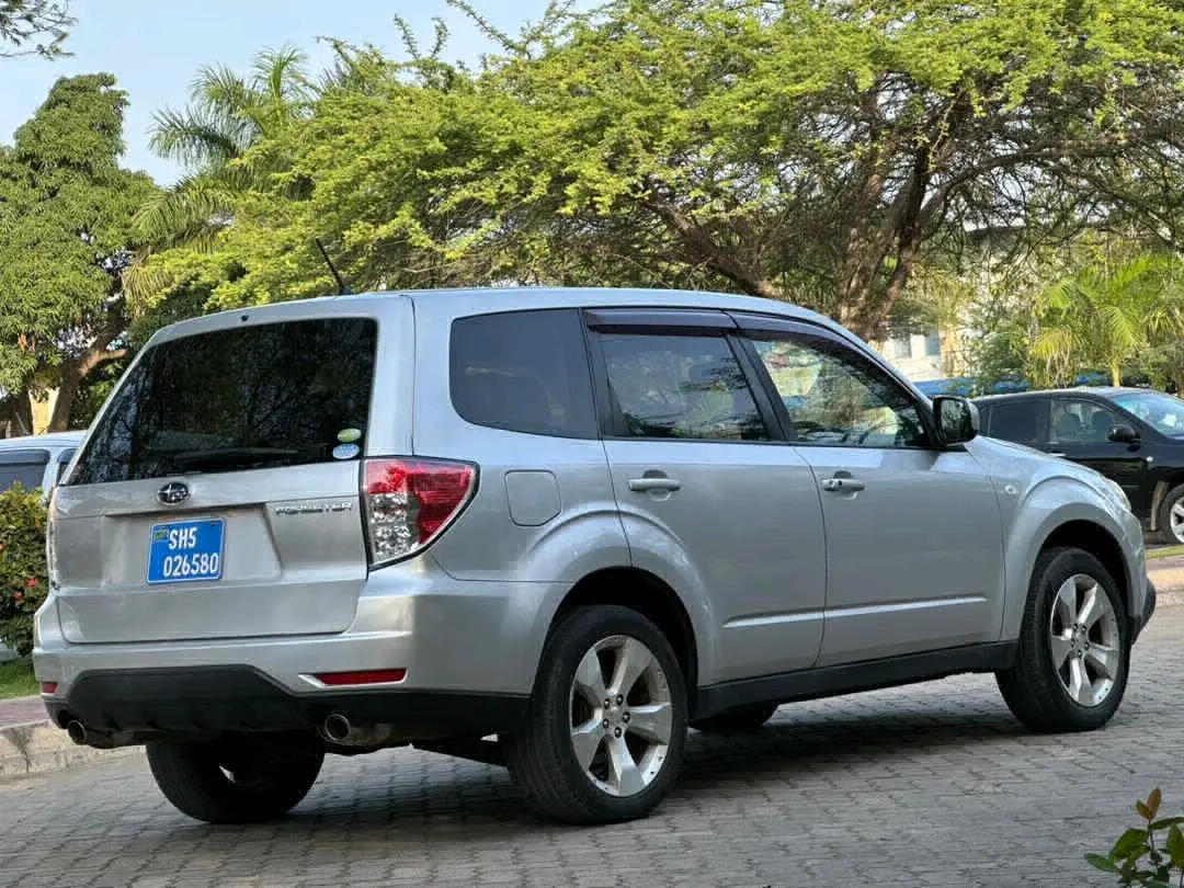 Subaru Forester 2010 Silver kwa Mauzo DSM thumbnail 5