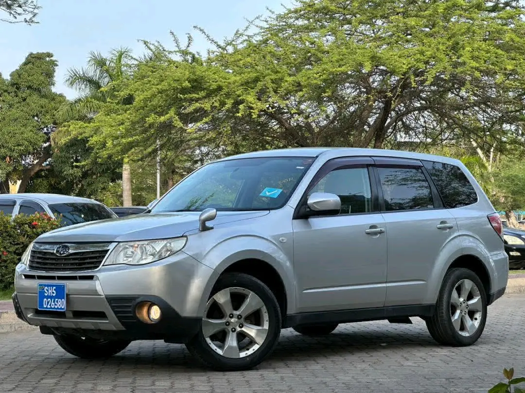 Subaru Forester 2010 Silver kwa Mauzo DSM thumbnail 6