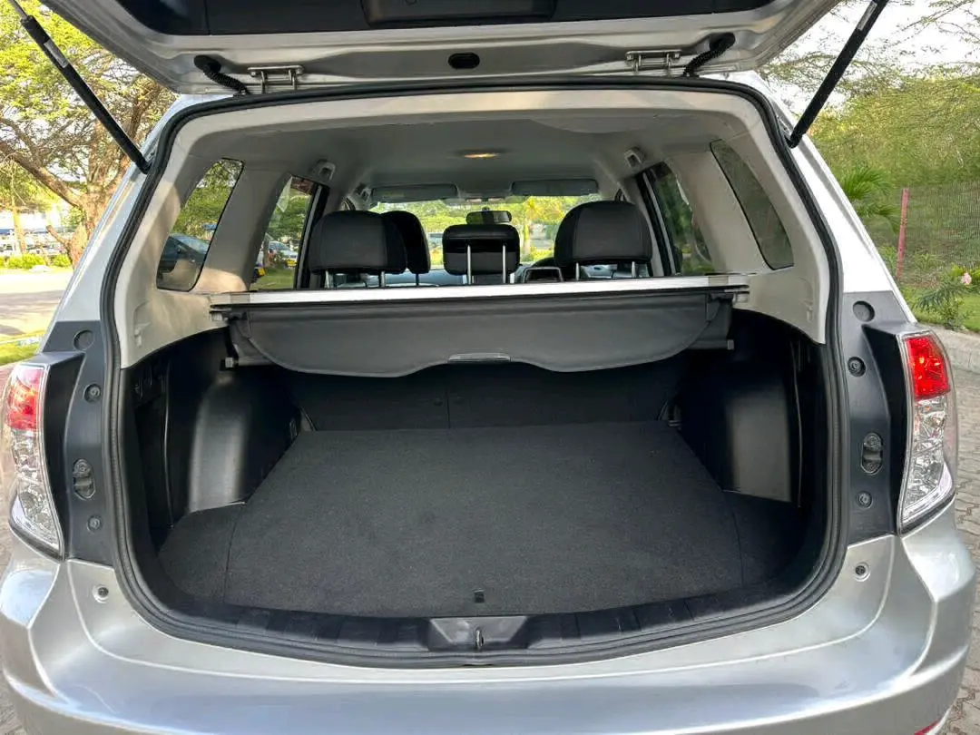 Subaru Forester 2010 Silver kwa Mauzo DSM thumbnail 8