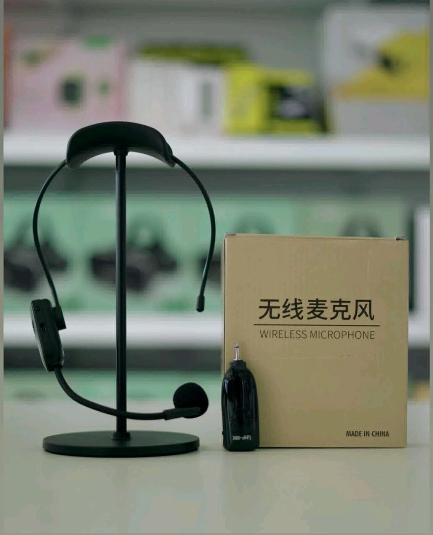 Black Wireless Headset Microphone System (UHF)