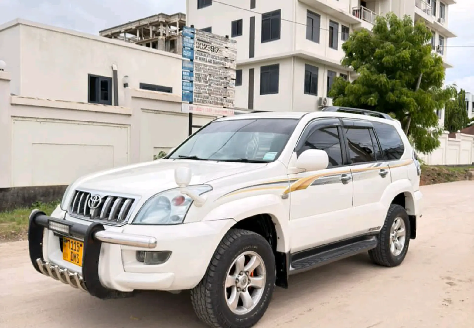 Toyota Landcruiser Prado TX 120 (2005) - Petrol Auto thumbnail 3