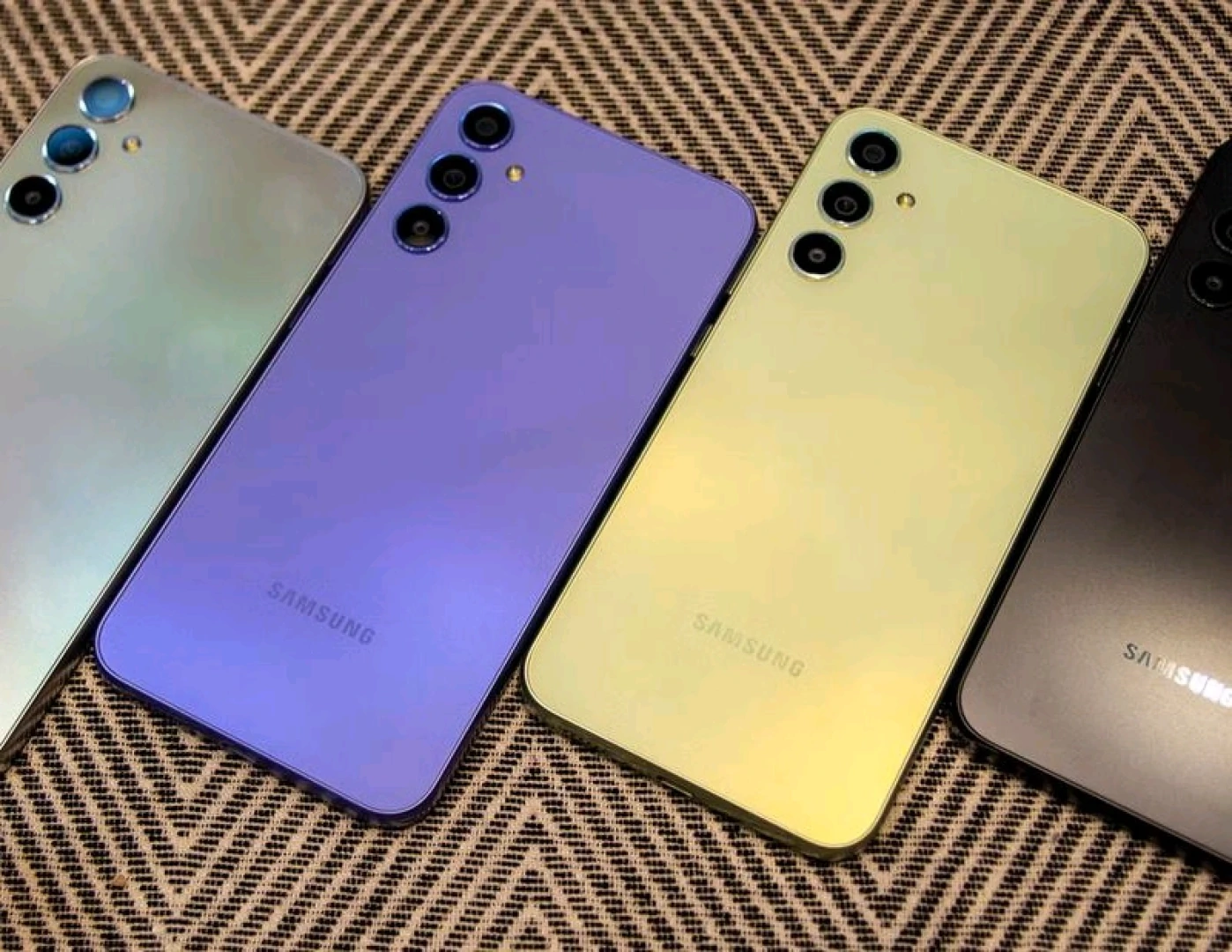 Samsung Galaxy A34 5G (128GB/6GB) Full Boxed thumbnail 2