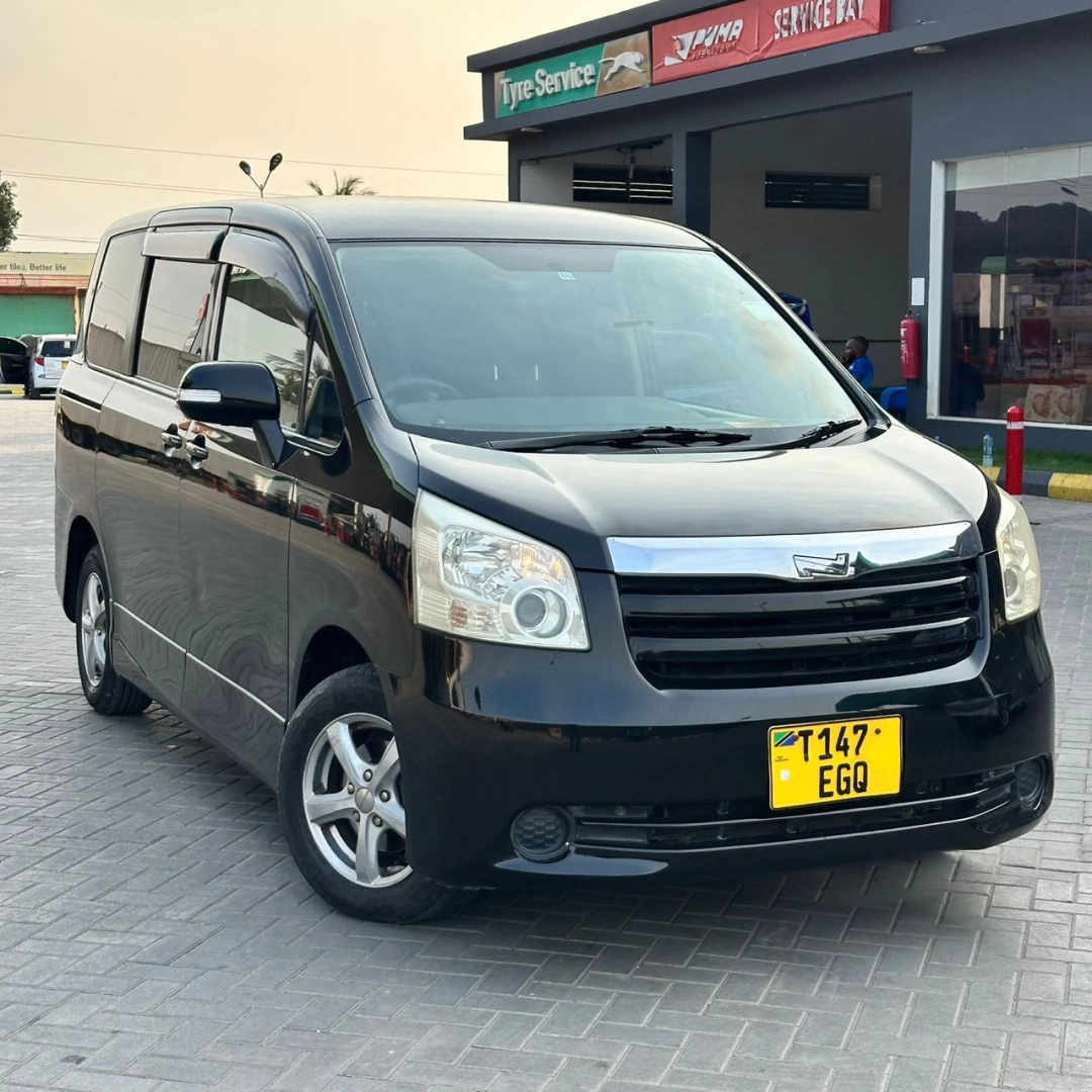 Toyota Noah New Model 2008 Black Minivan thumbnail 8