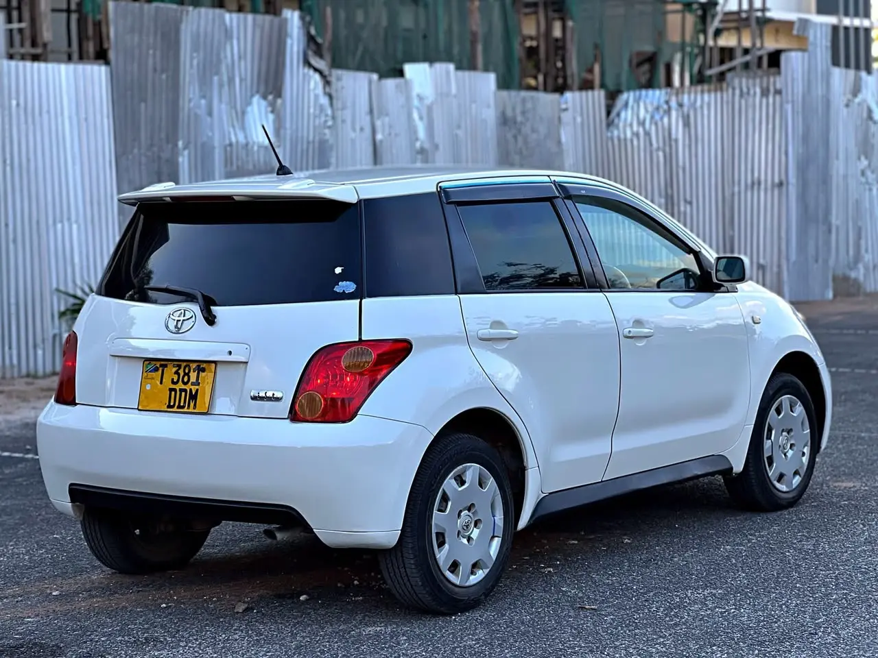 Toyota Ist 2004 DDM thumbnail 4
