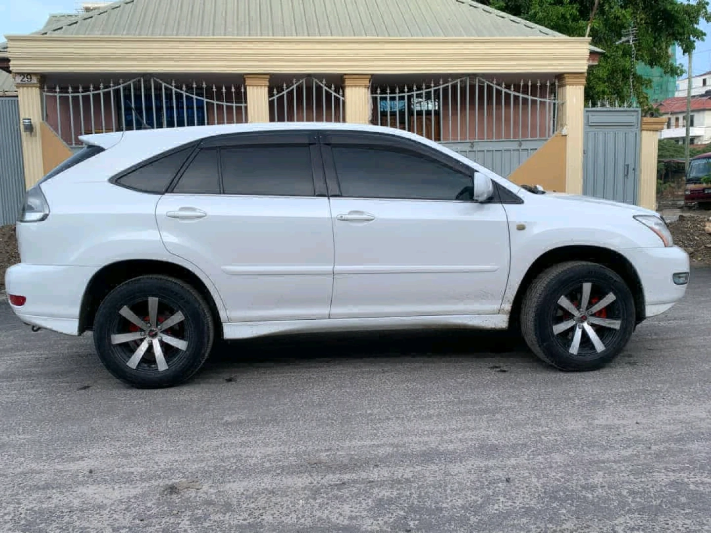 Toyota Harrier 2005 White SUV Reg EAT thumbnail 4