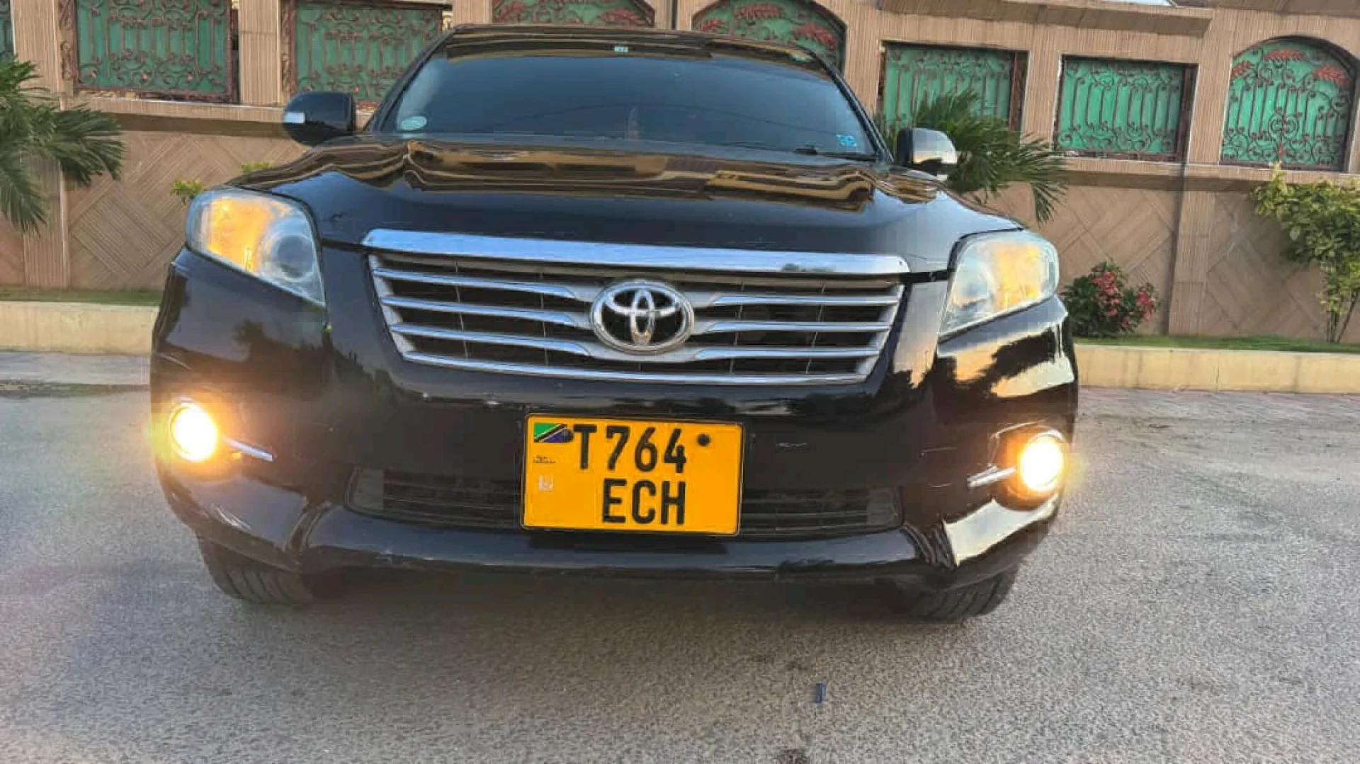 Black Toyota Vanguard 2010 Automatic