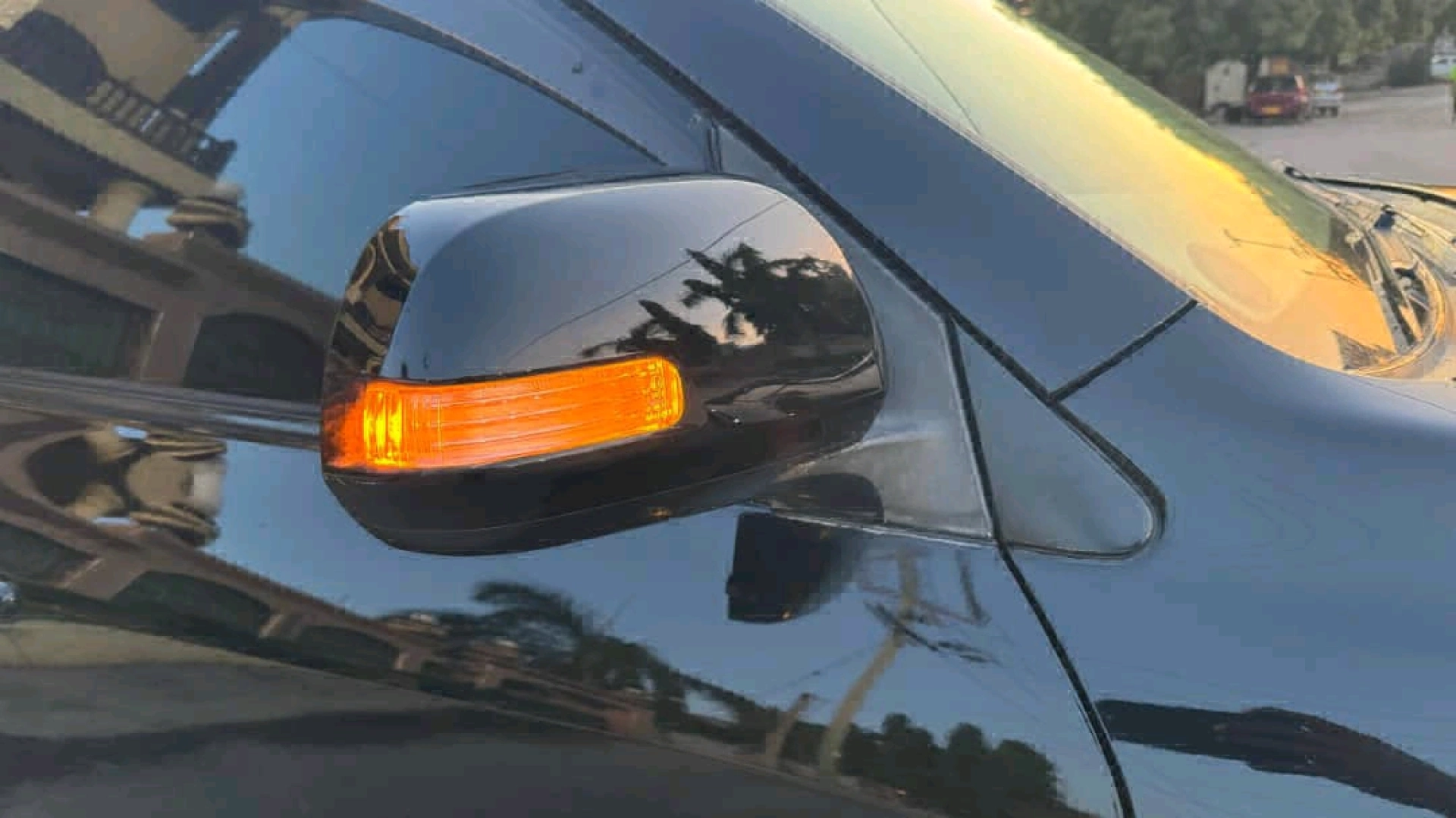 Black Toyota Vanguard 2010 Automatic thumbnail 5