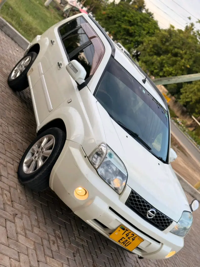 White Nissan X-Trail SUV for Sale thumbnail 2