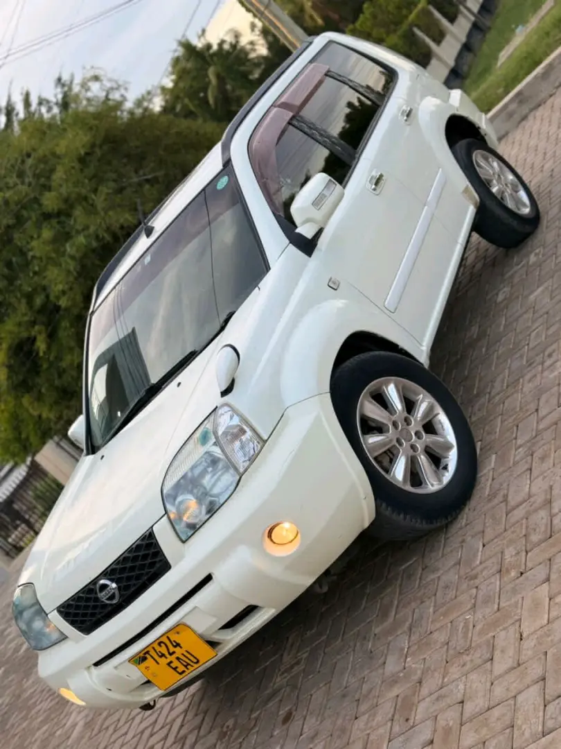White Nissan X-Trail SUV for Sale thumbnail 3
