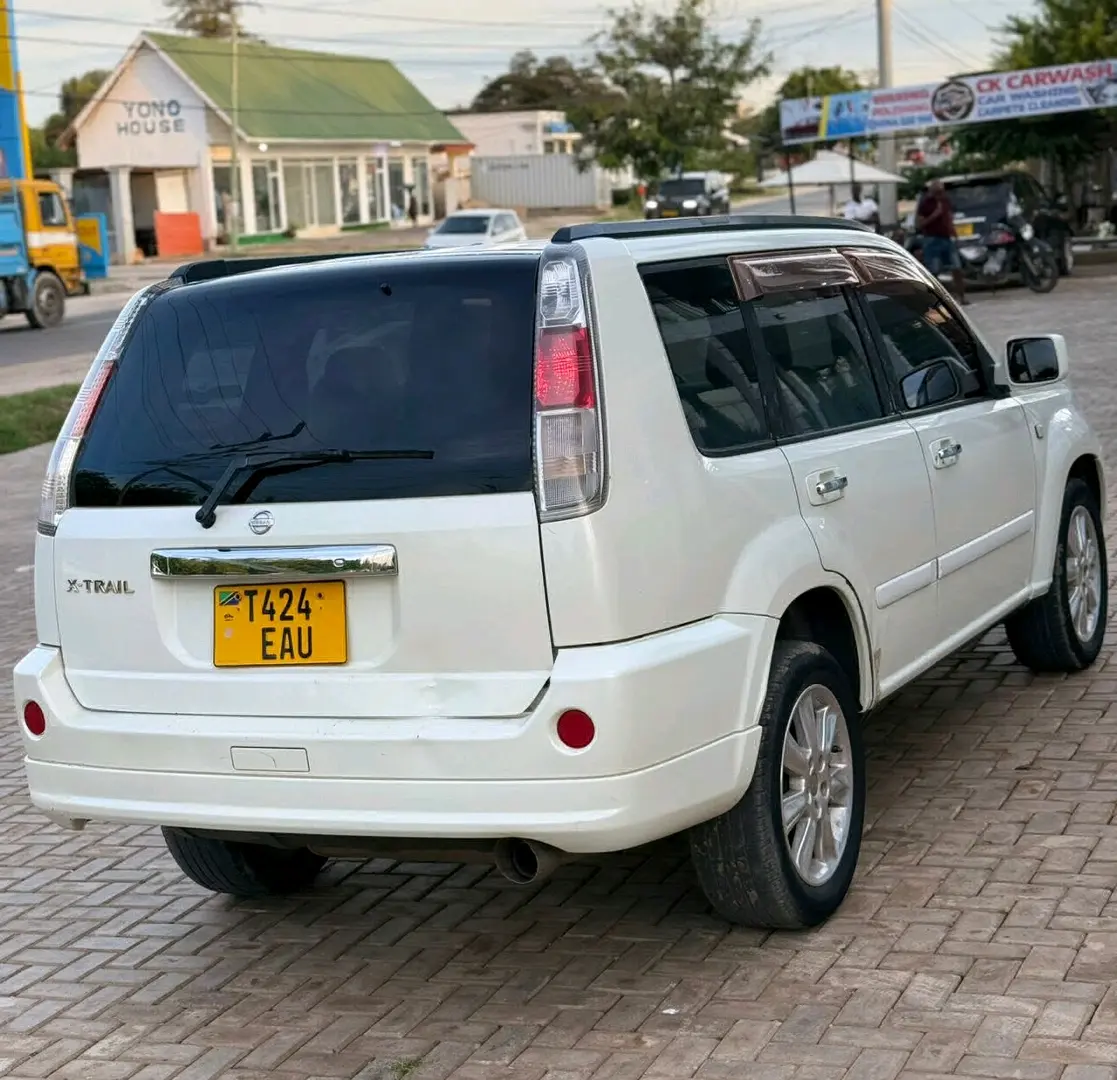 White Nissan X-Trail SUV for Sale thumbnail 5