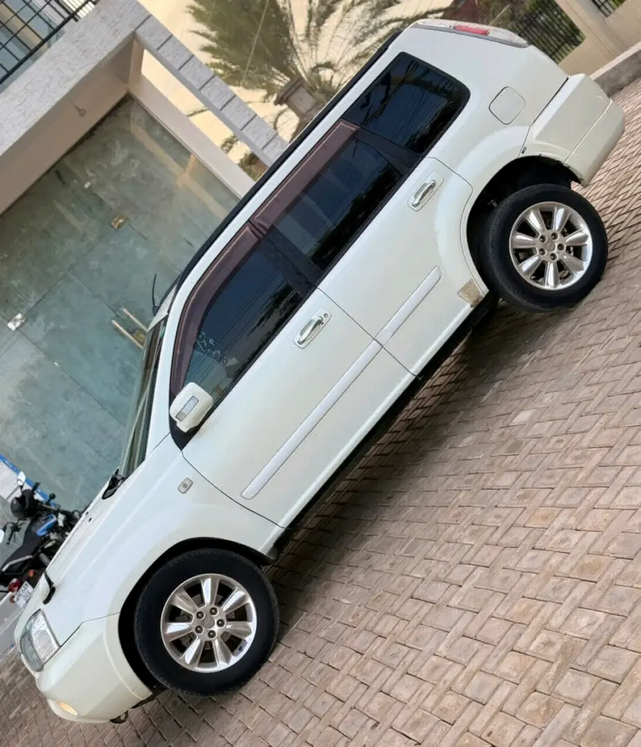 White Nissan X-Trail SUV for Sale thumbnail 7