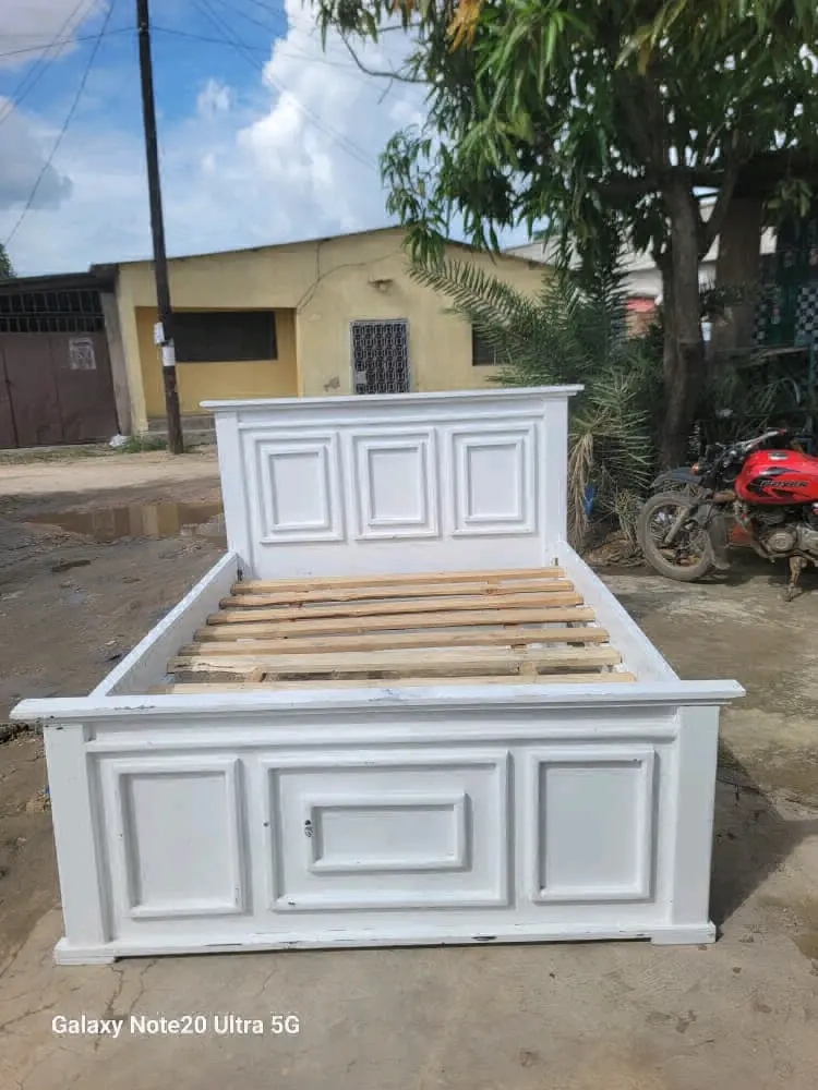 Kitanda cha Mbao 5x6 (Used)