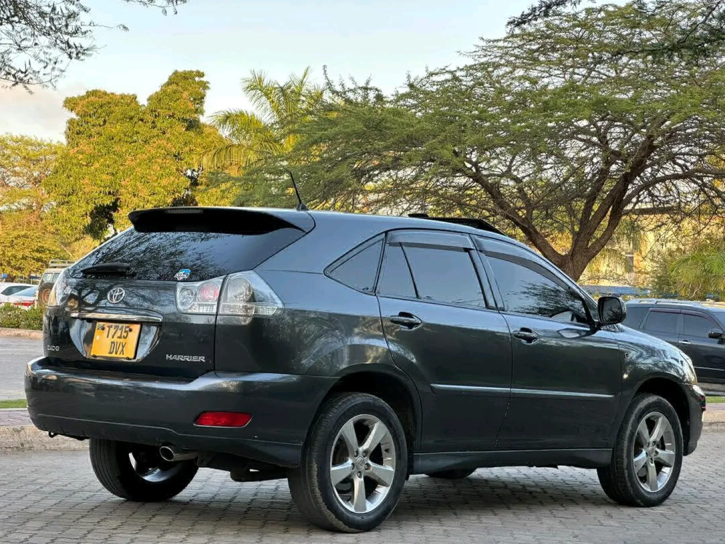 Toyota Harrier DVX 2005 for Sale thumbnail 3
