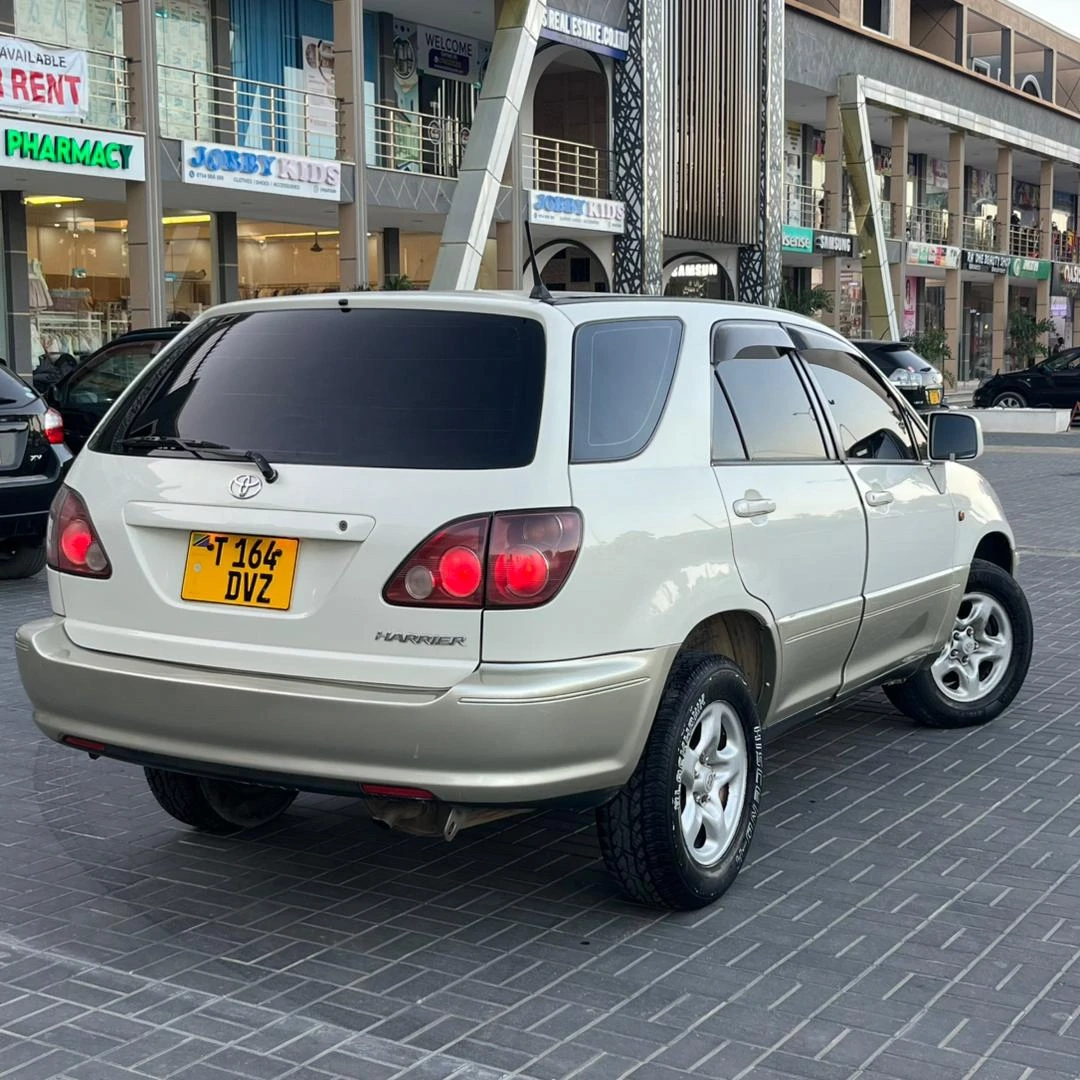 Toyota Harrier SUV 1999 Automatic 1990cc thumbnail 3