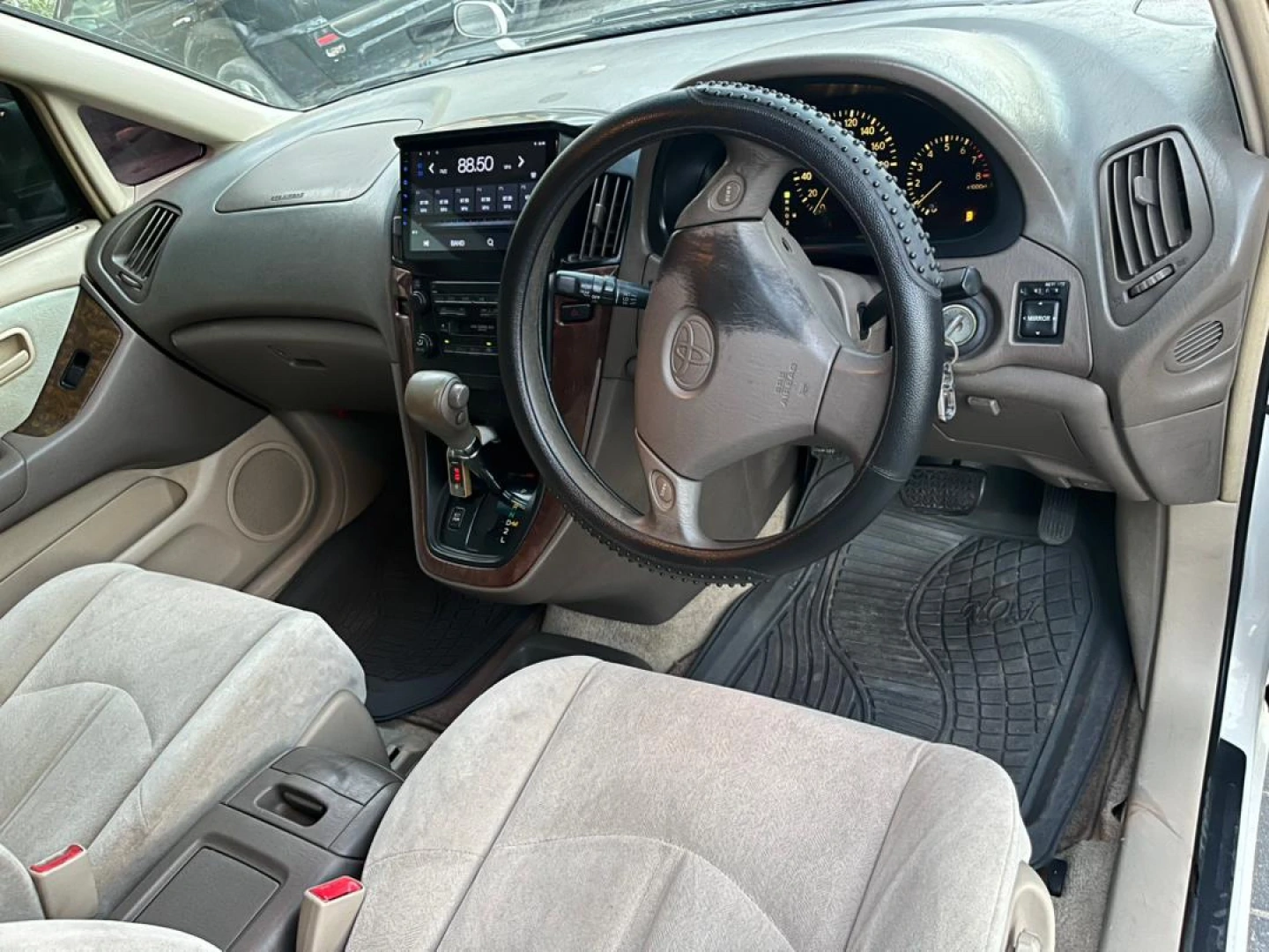 Toyota Harrier SUV 1999 Automatic 1990cc thumbnail 5