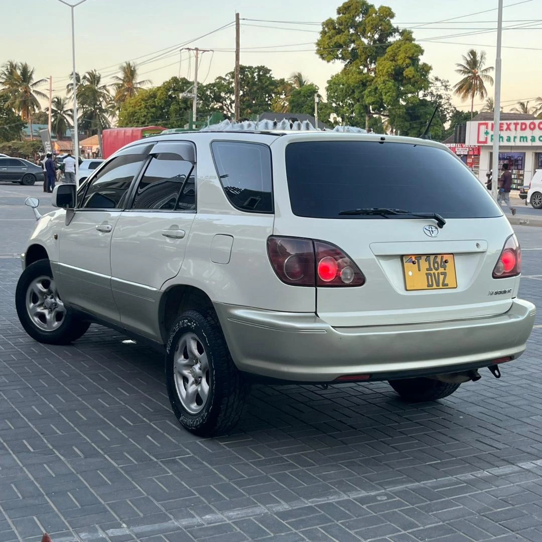 Toyota Harrier SUV 1999 Automatic 1990cc thumbnail 7