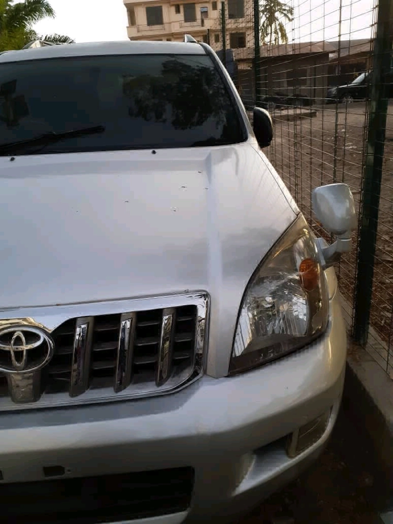 Toyota Land Cruiser Prado 120 Automatic 2005 thumbnail 4