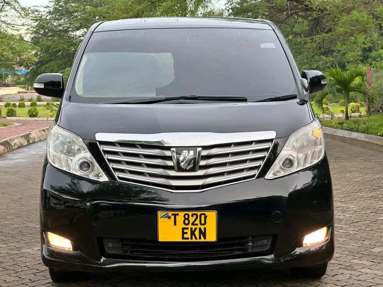 Toyota Alphard 2011 (EKN)