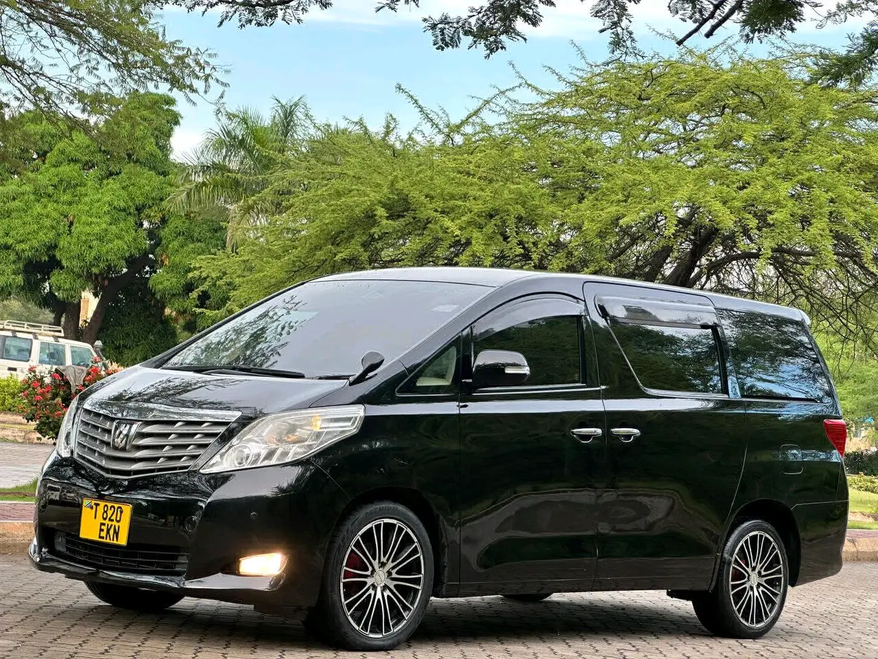 Toyota Alphard 2011 (EKN) thumbnail 3