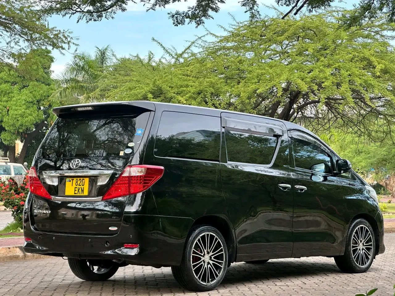 Toyota Alphard 2011 (EKN) thumbnail 4